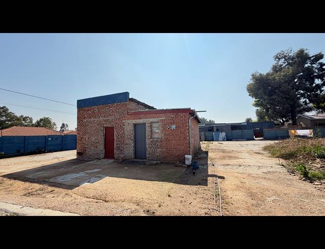 588M² INDUSTRIAL YARD FOR SALE IN PETIT